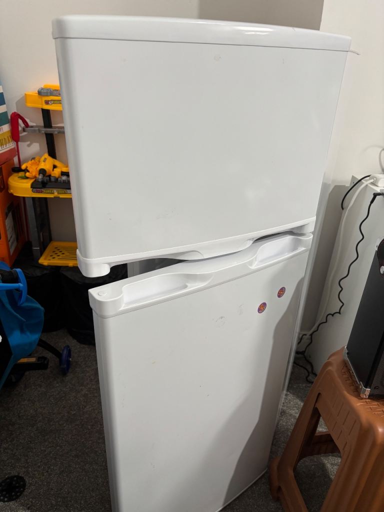 FRIDGE FREEZER - WHITE