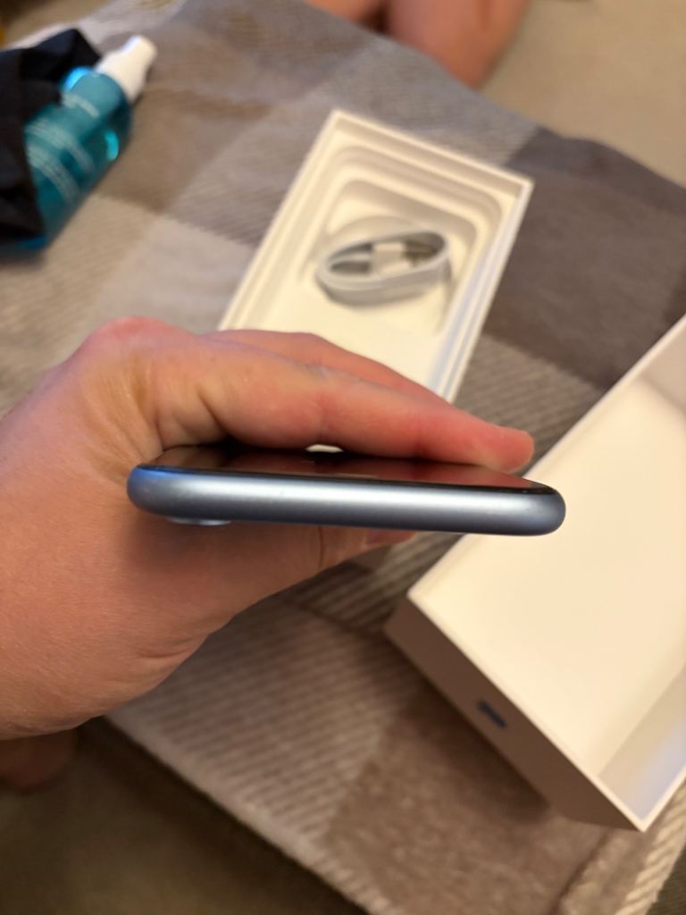 iPhone XR 64gb blue boxed with charger. Excellent condition 