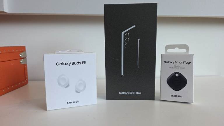 SAMSUNG S25 ULTRA BRAND NEW BOX 256GB [Titanium Whitesilver]