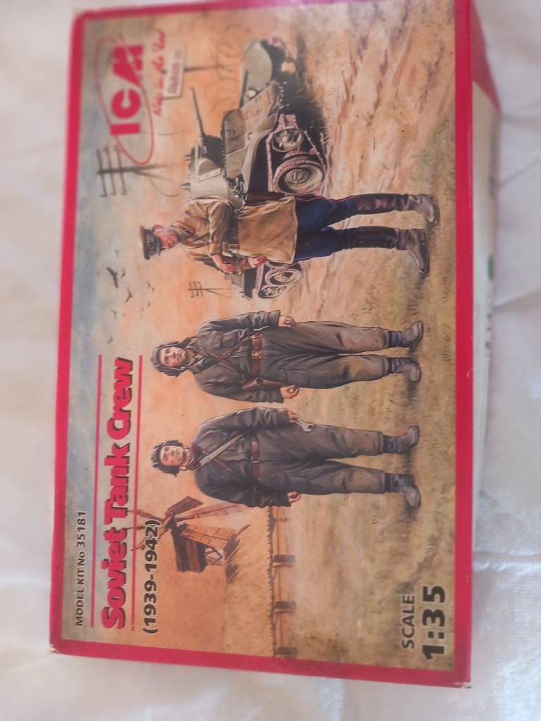 ICM Model Kit of the Soviet Tank Crew (1939-1942), identified by Model Kit No. 35181.