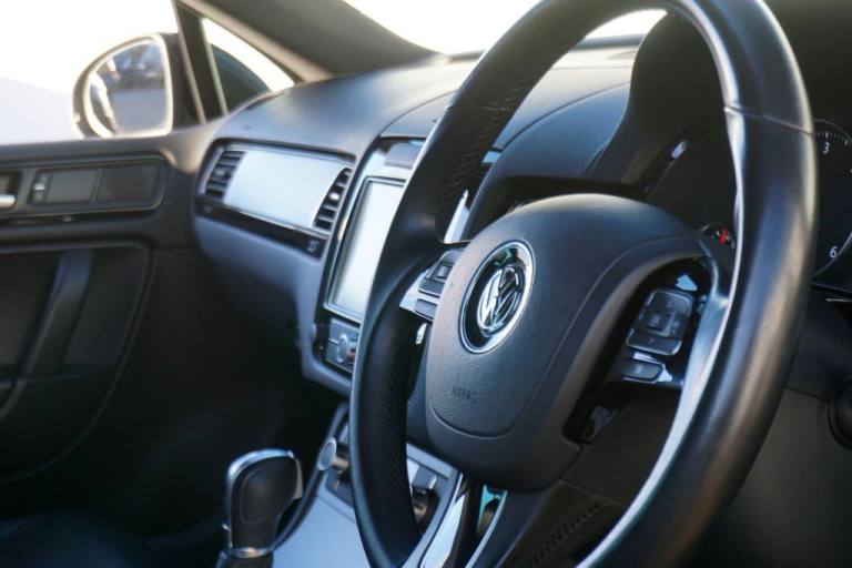 2014 Volkswagen Touareg 3.0 TDI V6 BlueMotion Tech R-Line SUV Diesel Tiptronic 4WD (s/s) 5dr - Ju...