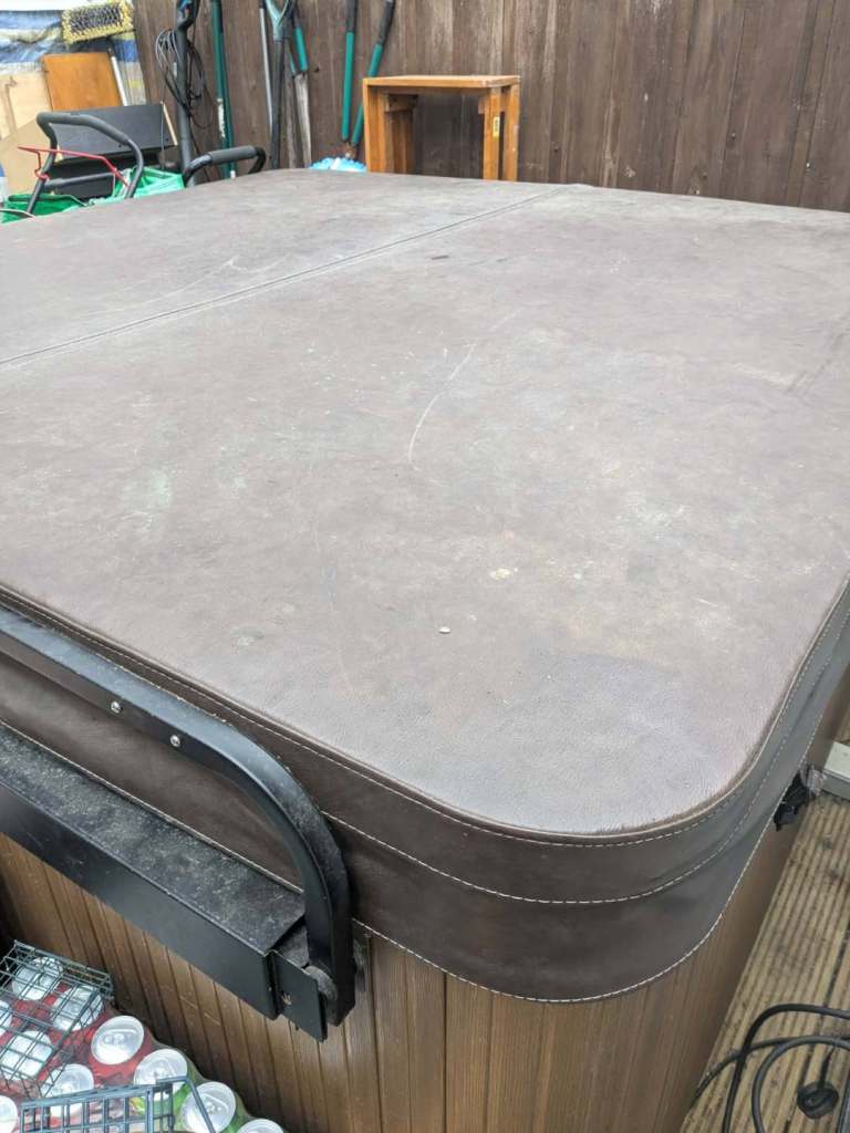 6 person hard shell hot tub with recliner 