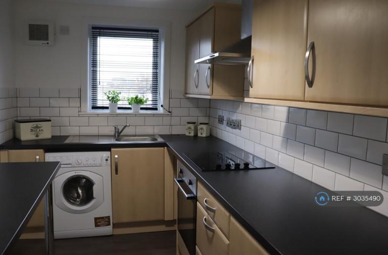 2 bedroom flat in Denmilne Street, Glasgow, G34 (2 bed) (#3035490)