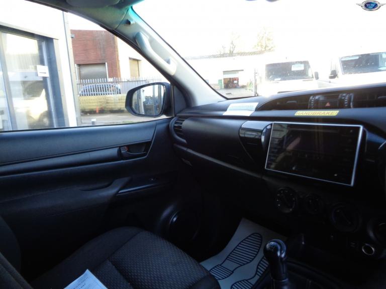 TOYOTA HILUX 2.4 D-4D Active Blue Manual Diesel 2018