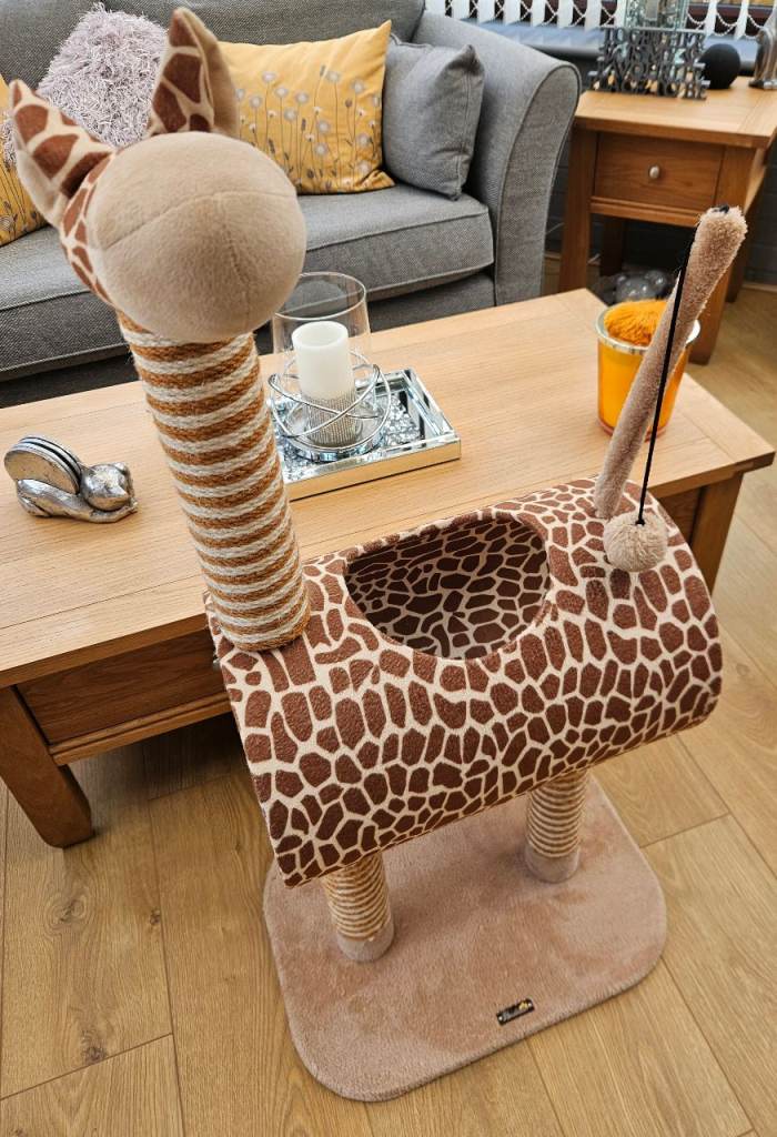 Giraffe scratching post