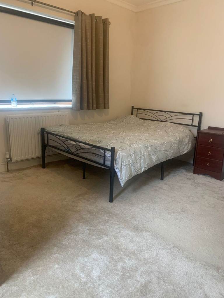 Spacious and Cosy Double Room for Rent in - IG2 7DL