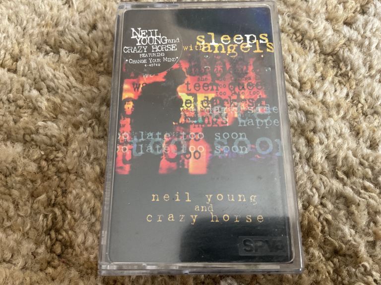NEIL YOUNG & CRAZY HORSE - SLEEPS WITH ANGELS CASSETTE ROCK