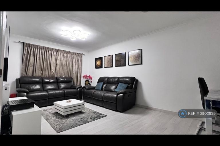 2 bedroom flat in Elgin Court, London, W5 (2 bed) (#2800839)