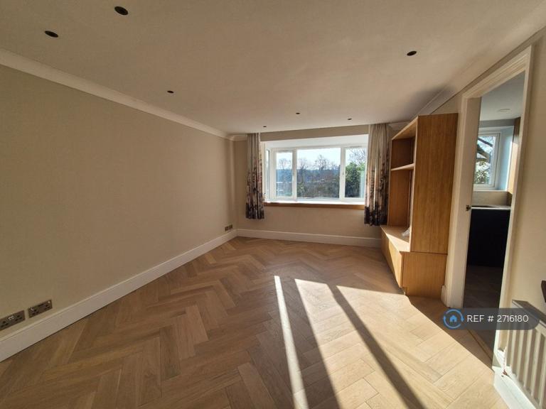 1 bedroom flat in Green Acres, Croydon, CR0 (1 bed) (#2716180)