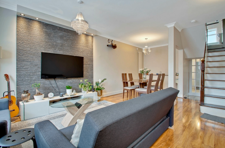 | £2400/pm | 4 bedrooms & 2 bathrooms | Available from 5 October