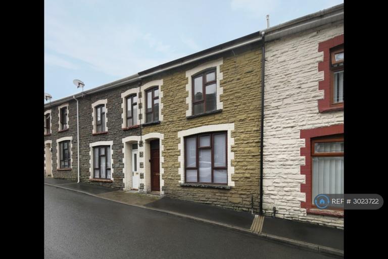 3 bedroom house in Jubilee Road, New Tredegar, NP24 (3 bed) (#3023722)