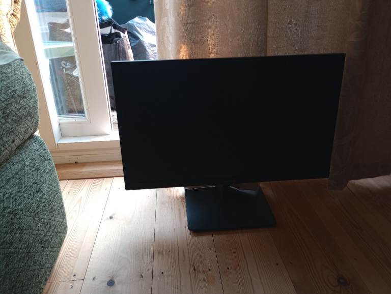Computer Monitor – Black, Good Condition