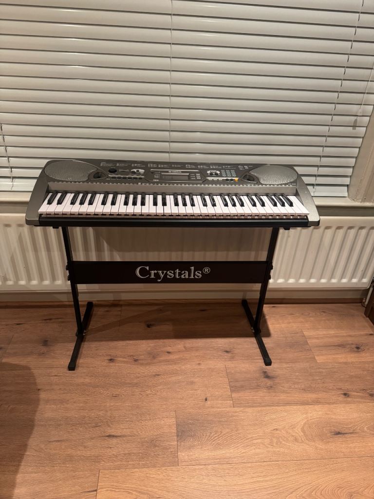 Yamaha ez250i Keyboard & stand