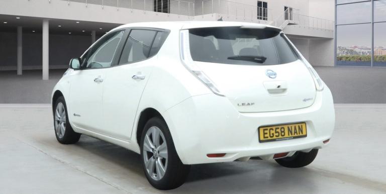 NISSAN LEAF 24kWh Tekna Electric Automatic White 5dr SATNAV+LEATHER+LOWMILES