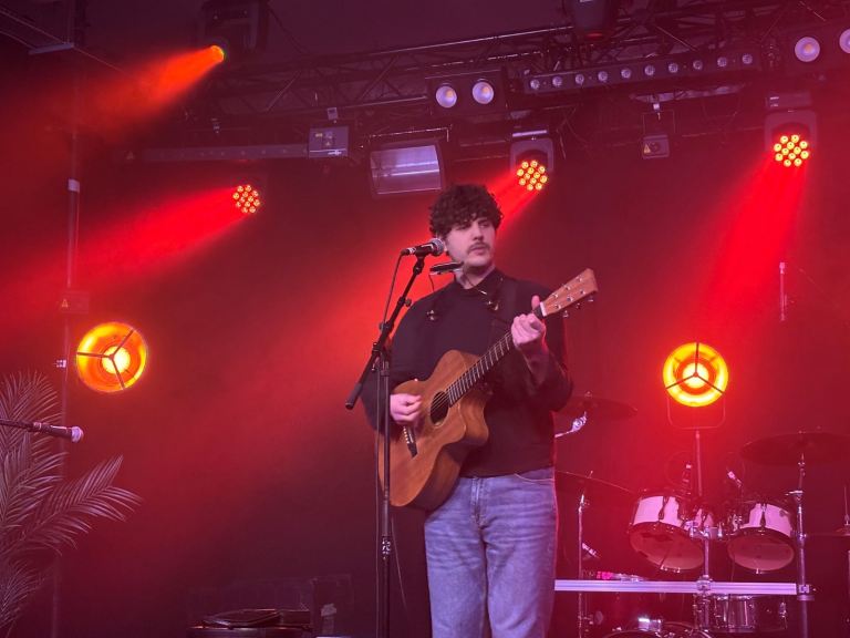 Established singer-songwriter looking for drummer/bassist/keys player 