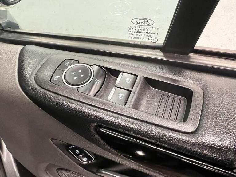 2022 Ford Tourneo Custom 2.0 EcoBlue Hybrid 185ps L/R 8 Seater Titanium X MPV DIESEL Manual