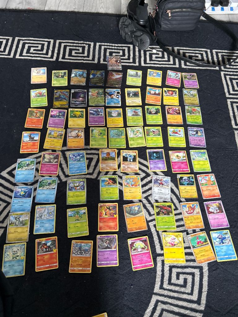 A good deck of Pokémon cards 