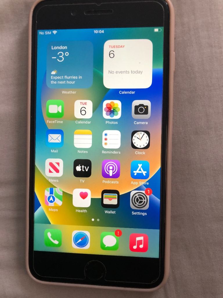 Apple iPhone 8 Plus 64gb looks nearly new fully works on giffgaff network 