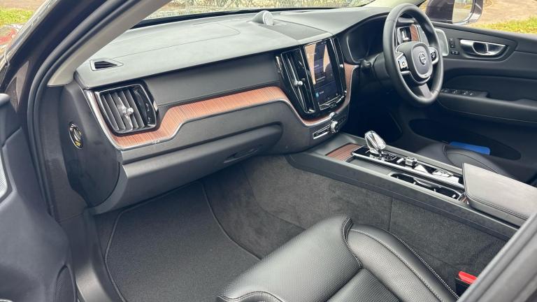 2024 Volvo XC60 Recharge Ultimate, T8 AWD Plug-in hybrid, Electric/Petrol, Bright ESTATE Petrol/E...