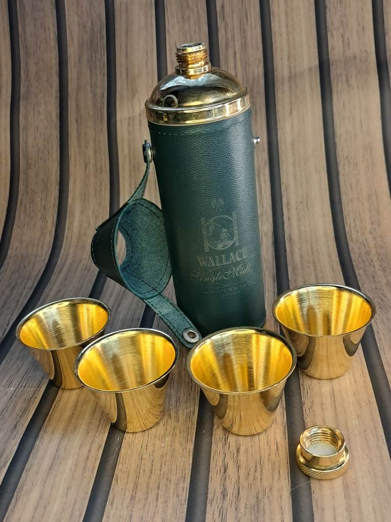 Vintage Wallace  flask and four brass drinking cups, as seen in the image. Green colour. As seen. 