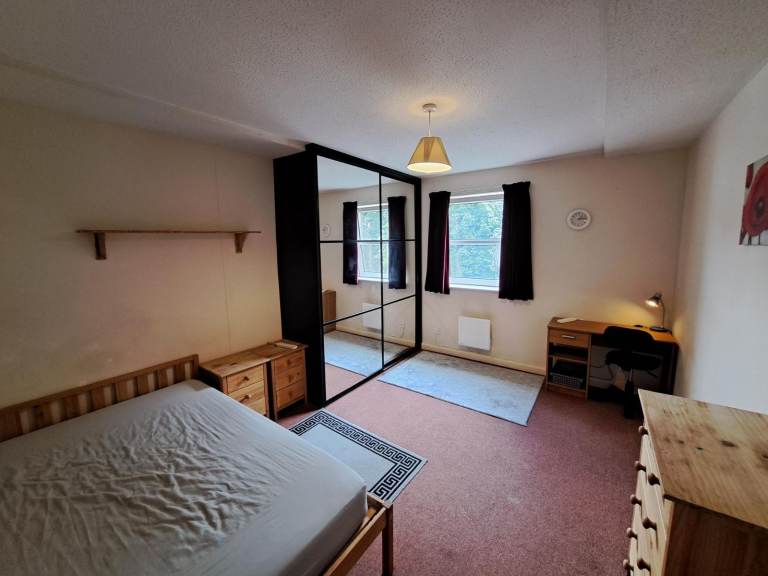 Large Nicely Furnished Double Room to Let in a 2 Bedroom Apartment with Free Gym & Bills