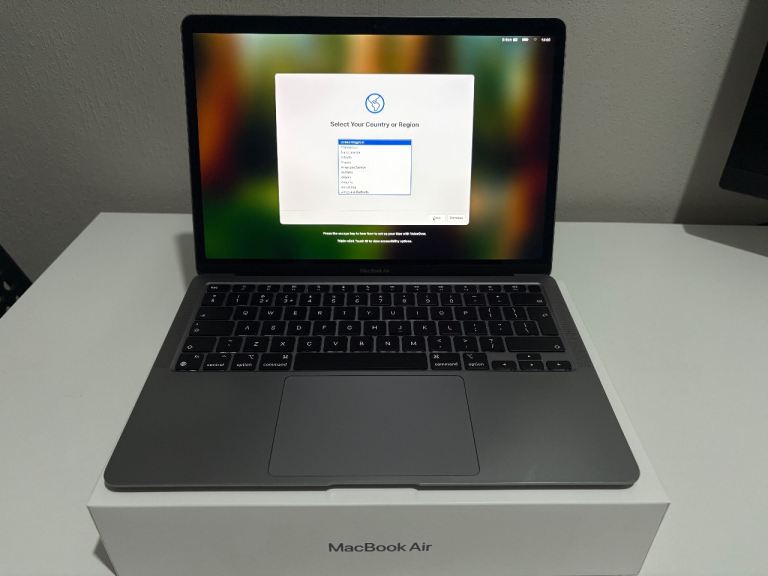 13-inch MacBook Air (M1, 2020) – 8GB RAM, 256GB SSD – Excellent Condition