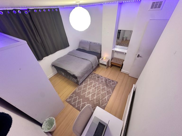 Cosy lovely Double bedroom in West Hampstead 