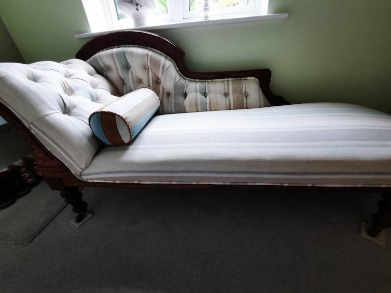 Immaculate Chaise Longue