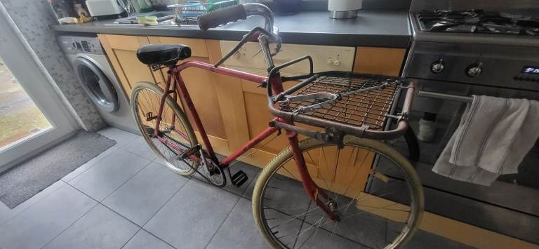  COLLECTABLE EX POST OFFICE BIKE RIDES ALONG OK,TYRES HOLD AIR, DOES NOT INCLUDE RACK £165