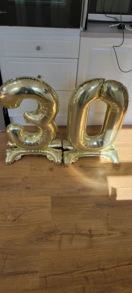 Inflated free-standing 3+0 balloons