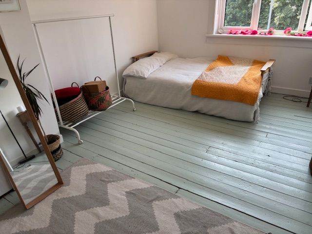 Lovely double bedroom country feel but close to the City