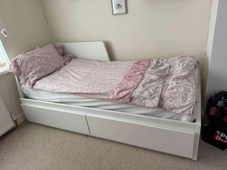 IKEA Flekke Day Bed with 2 Drawers – White, Good Condition