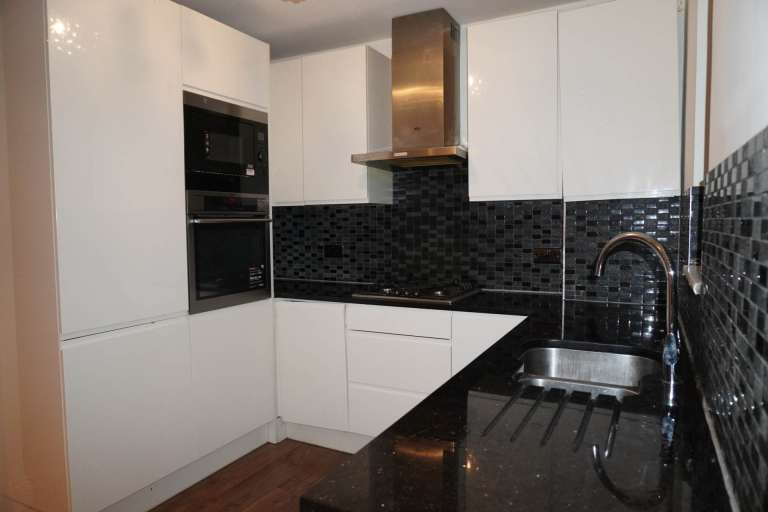 3 bedroom flat in The Ridings, London