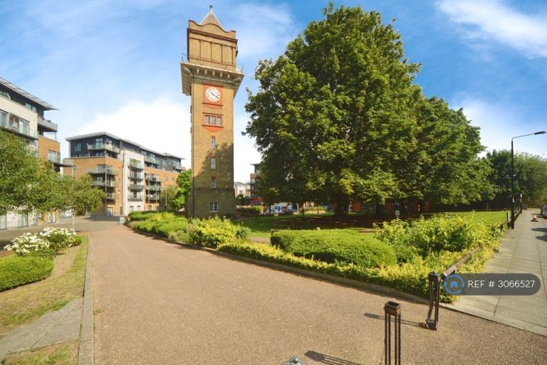 2 bedroom flat in Highfield Close, London, SE13 (2 bed) (#3066527)