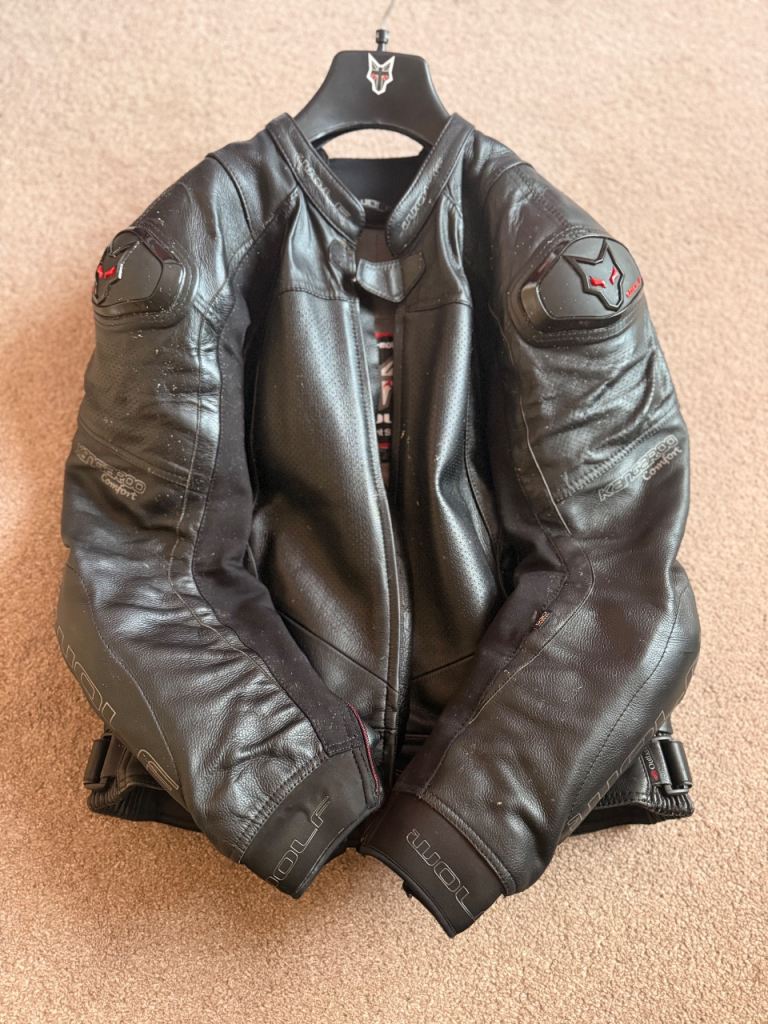 Wolf 2-Piece Kangaroo Motorcycle Suit – Jacket 44 / Trousers 32