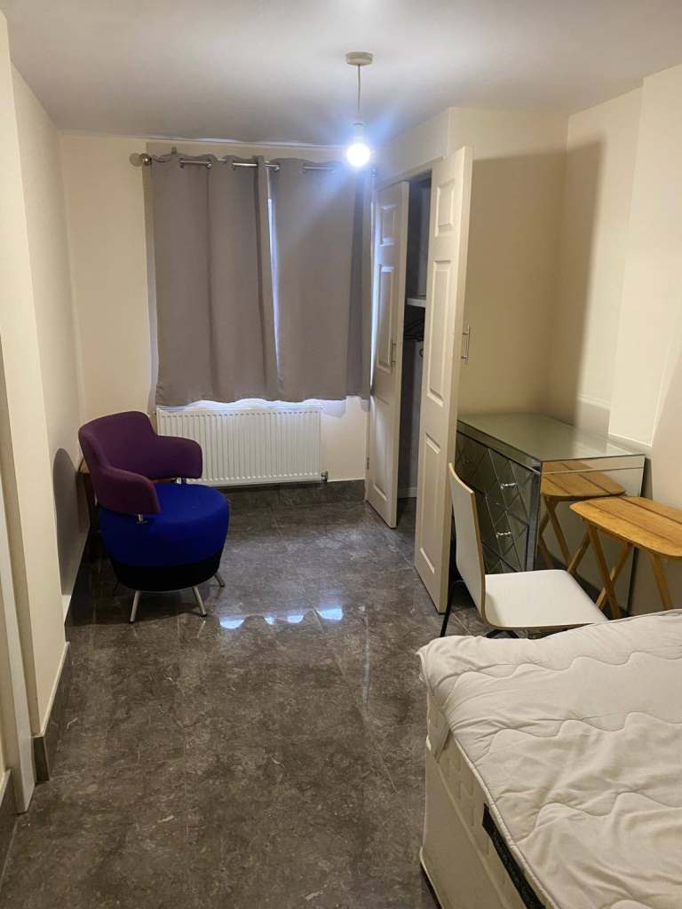 Refurbished Studio Flats to Rent - Gorse Hill / Central Swindon - Inclusive of all bills