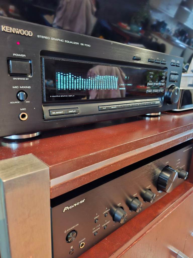 Hi Fi KENWOOD GRAPHIC EQUALISER GE-7030 WITH SPECTRUM ANALYZER MINT CONDITION!