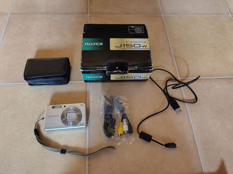FUJIFILM FINEPIX J150W 