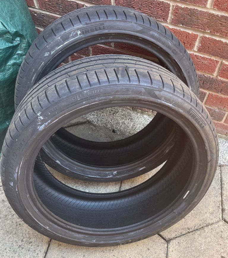 Pair Pirelli 225/40 R19 Run Flat Tyres