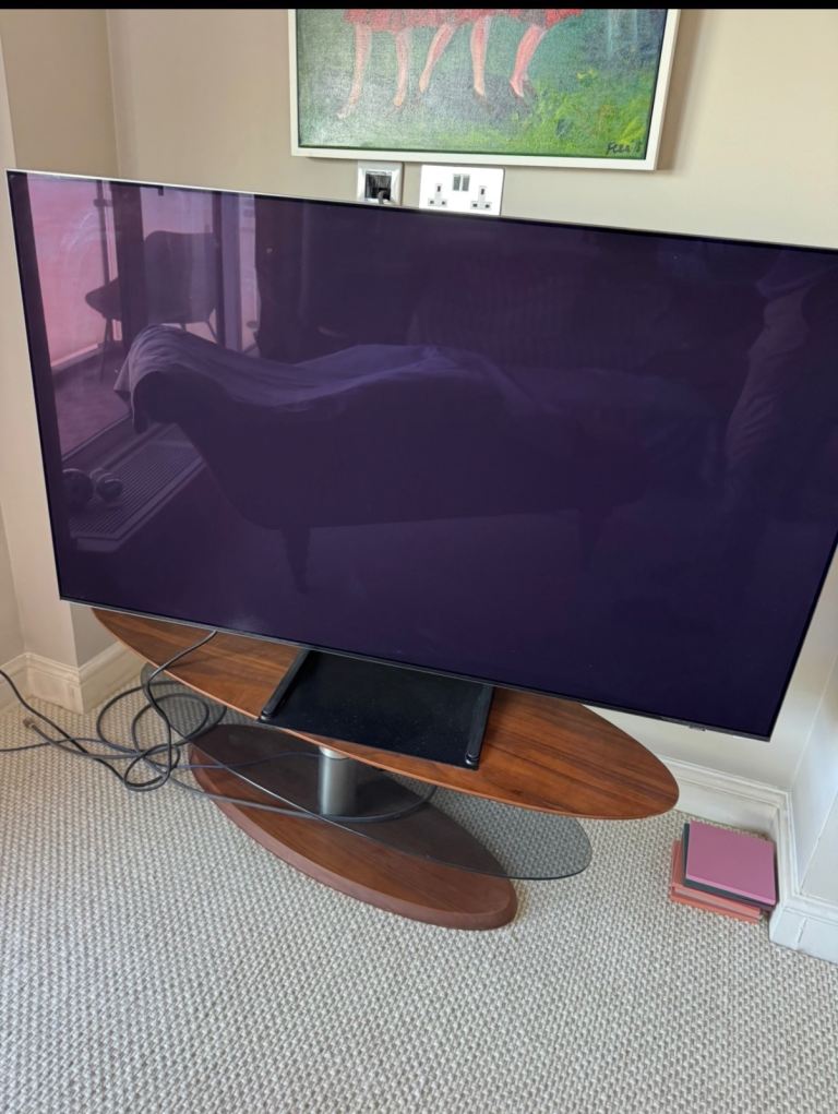 Large Flat Screen TV on Stylish Wooden Stand – Good Condition