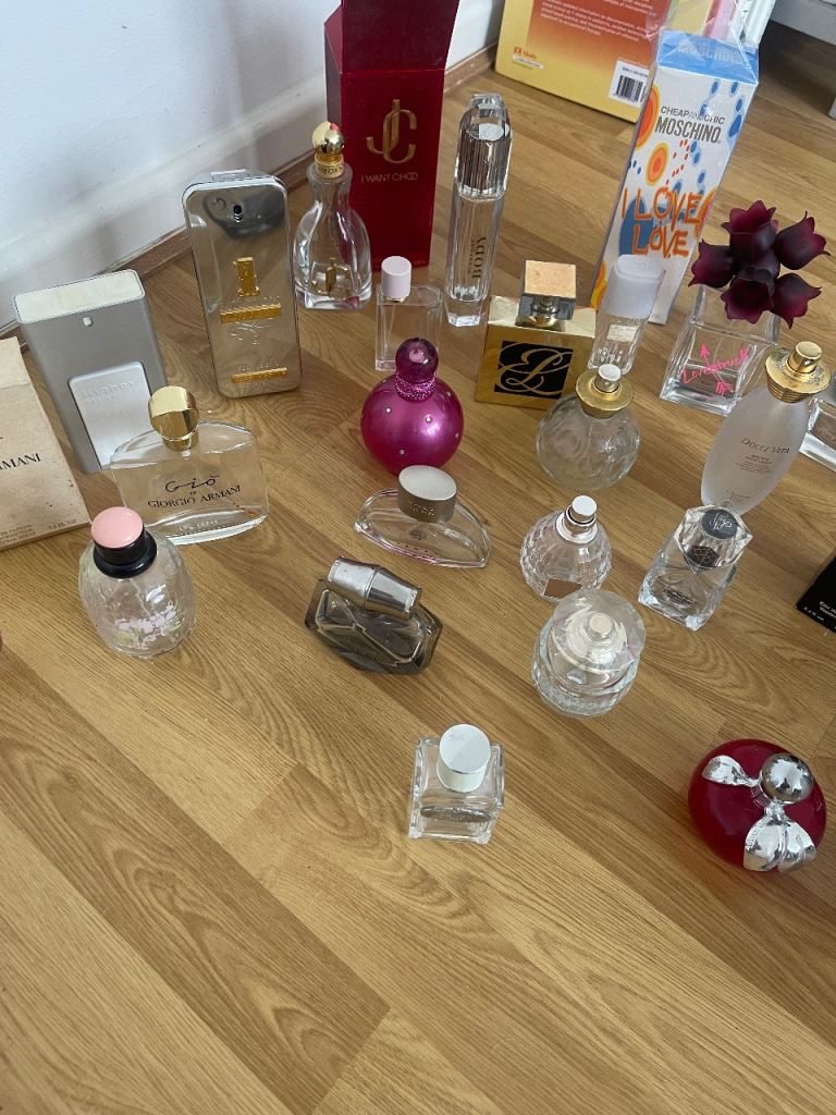 Empty perfumes bottles for display 