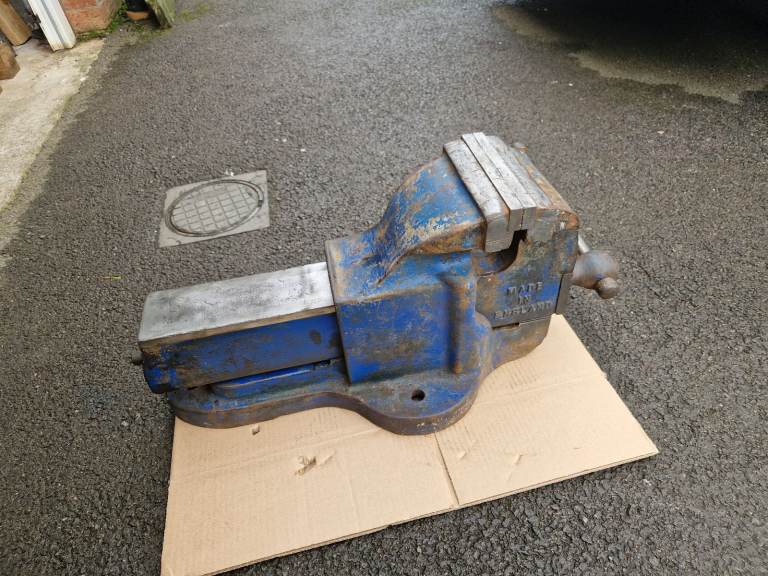 Genuine Record No 25 vice with quick release. Made in England. Jaw width 15 cm. 