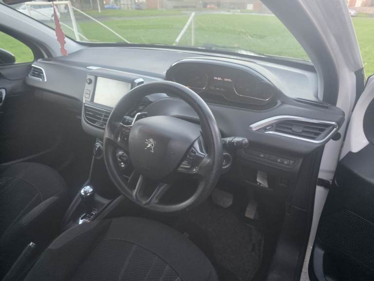 Peugeot, 208, Hatchback, 2012, Semi-Auto, 1398 (cc), 5 doors