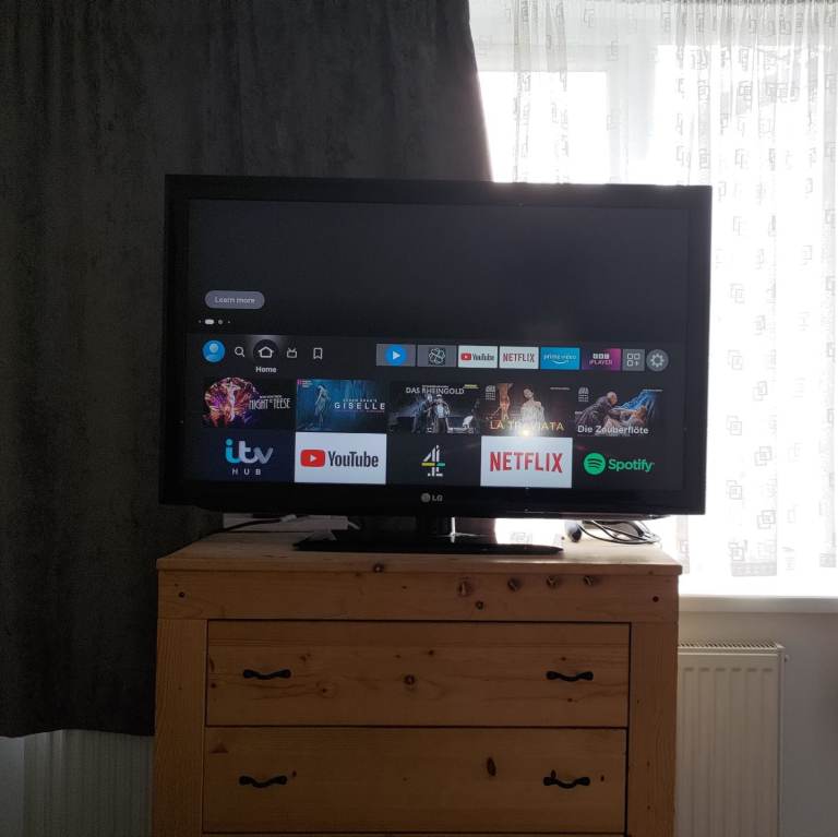 LG 42" 1080p HD LCD Television 42LD450