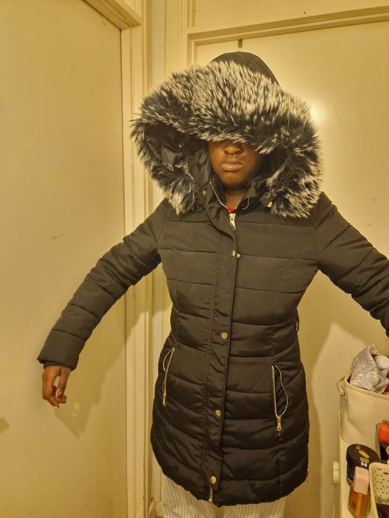 image for Black winter coat / cash in hand