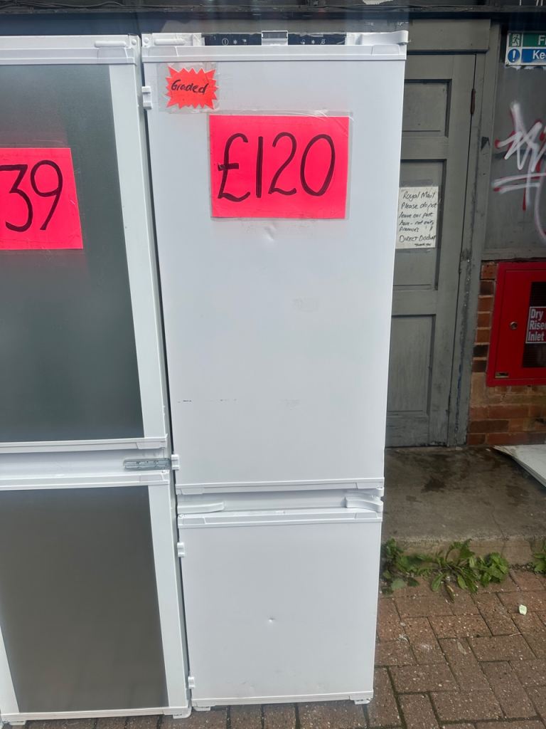 NEW/GRADED INTEGRATED FRIDGE FREEZER 70/30 SPLIT 