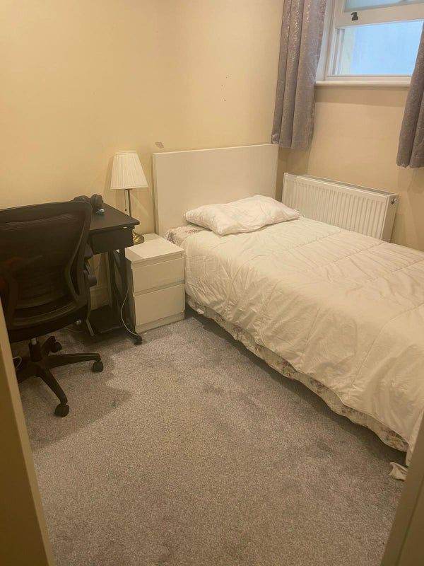 Spacious & Cosy Ensuite Room for Rent in - SW16 2NF