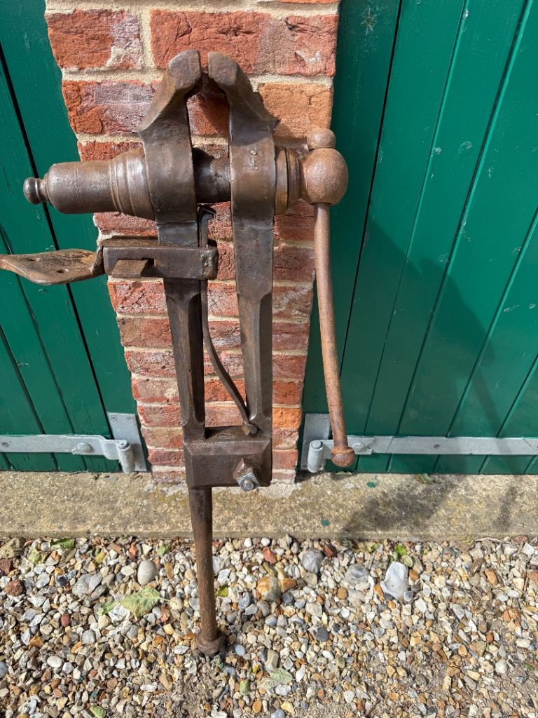Sturdy Blacksmith's Bench Vice – Good Condition