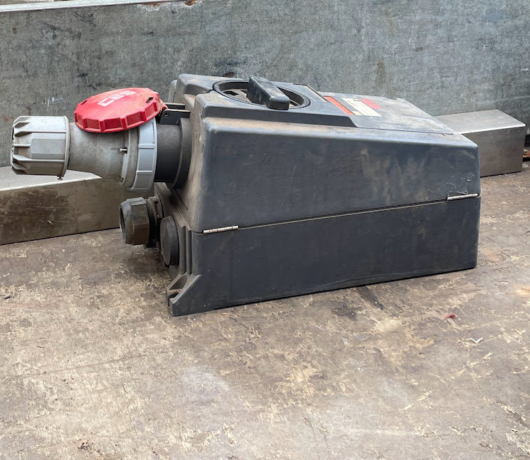 125 amp switched socket