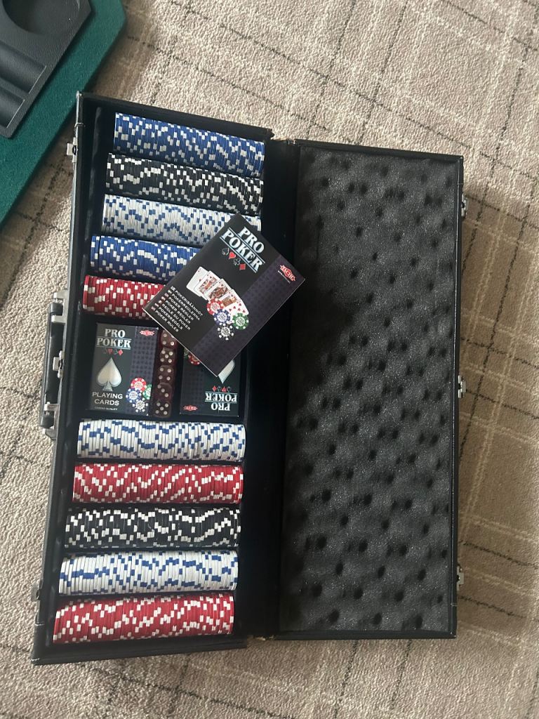 Poker table and chip set